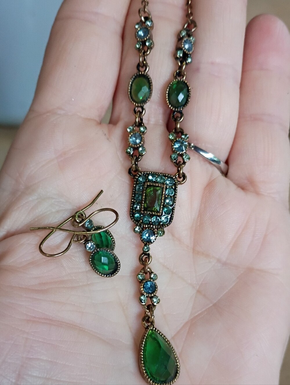 Green Teardrop Pendant Necklace and Earrings Set
